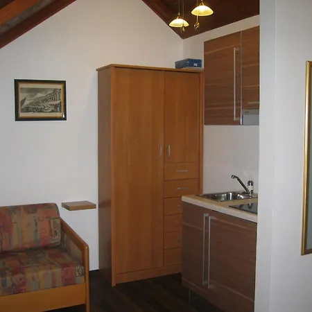 Gemuetliche In Mit Privatem Balkon Omiš