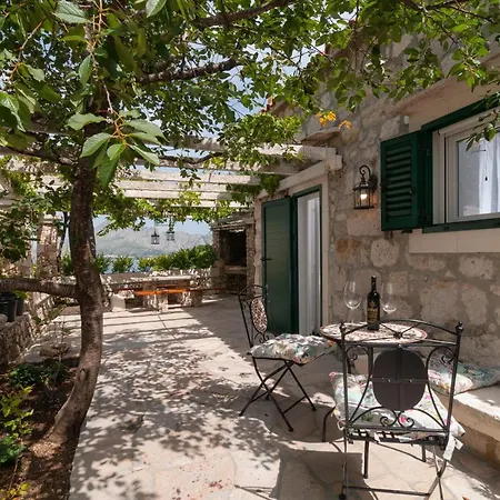 Appartement Gemuetliche In Mit Privatem Balkon